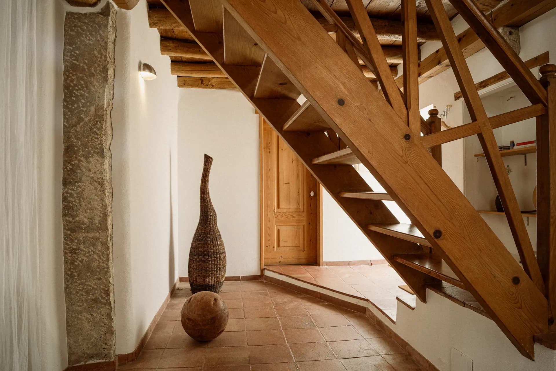 Front entrance to the living room (floor 0)