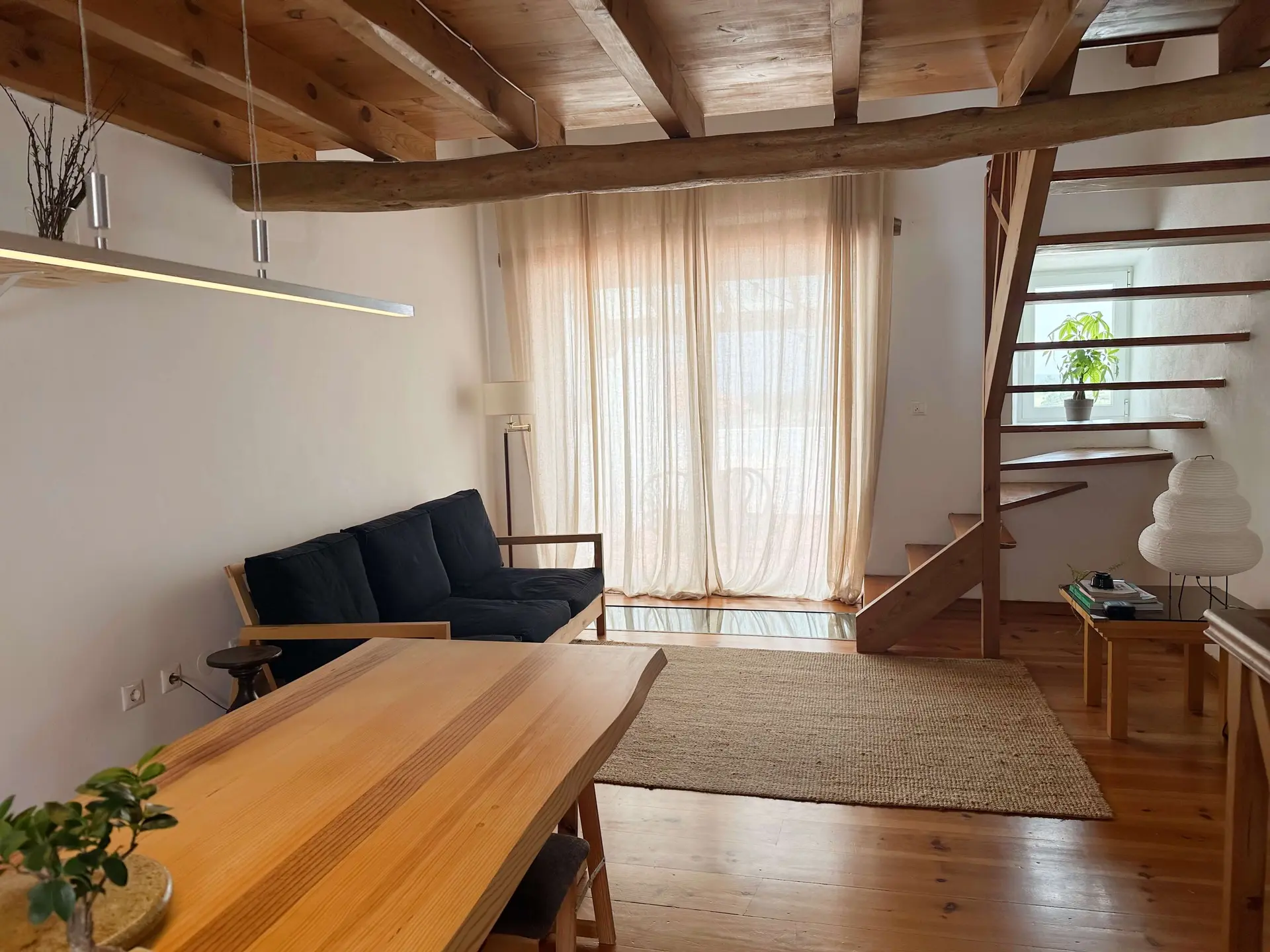 Upstairs kitchen and living area (floor 1)